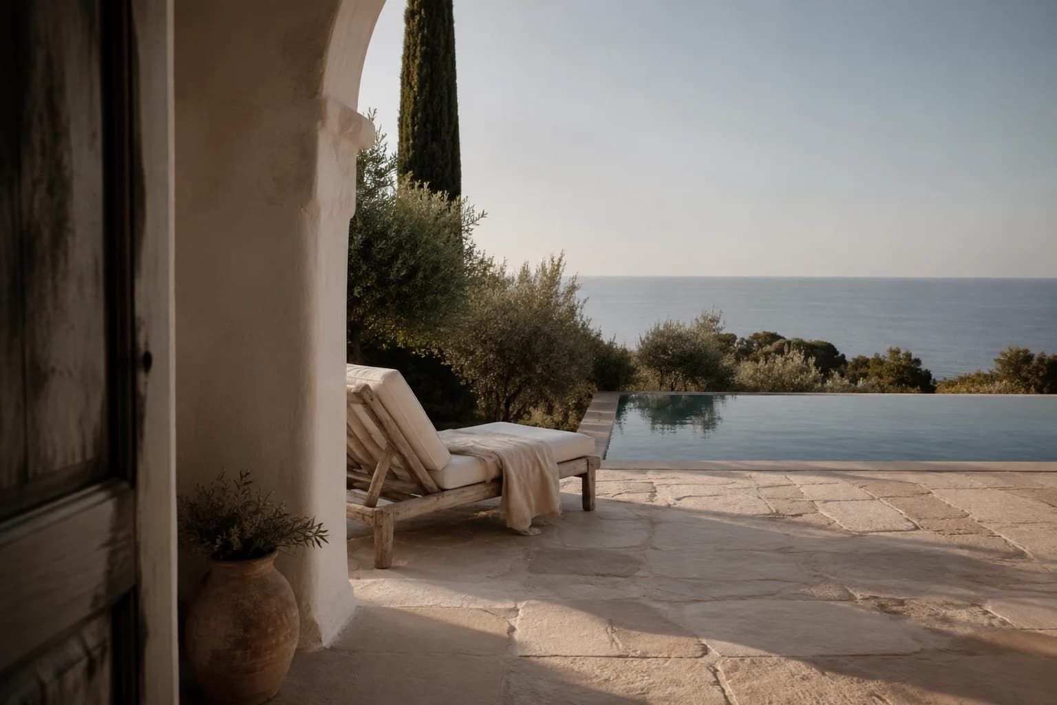 A quiet Mediterranean residence opening onto a prepared terrace